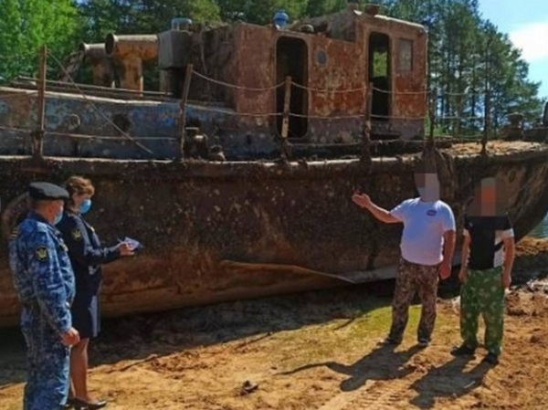 Ярославские приставы заставили должника достать затонувшее судно из реки Ярославские приставы заставили должника достать затонувшее судно из реки