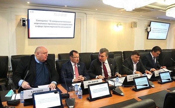 В Совете Федерации обсудили вопросы оптимизации требований транспортной безопасности В Совете Федерации обсудили вопросы оптимизации требований транспортной безопасности