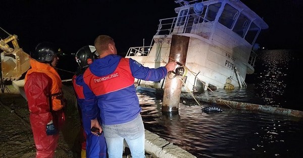 У Казани затонул буксир, топливо попало в Волгу У Казани затонул буксир, топливо попало в Волгу